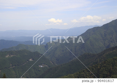三峯神社・見晴台からの眺望（埼玉県秩父市） 90401617