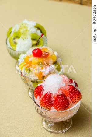 かき氷　asian  type of epidemic shaved ice 90402368