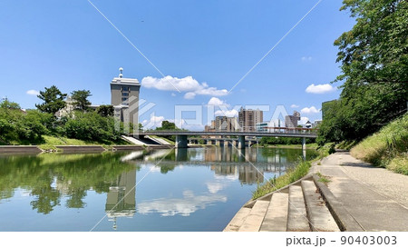 青空と街並みの水鏡［乙川河川敷/愛知県岡崎市］ 90403003