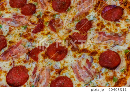 Texture of a delicious fresh pizza with sausage and cheese 90403311