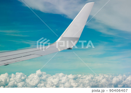 Plain wing over blue sky. Flight from Helsinki to Amsterdam. 90406407