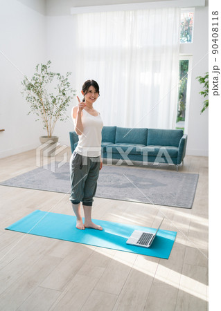 オンラインヨガ オンラインヨガ 90408118