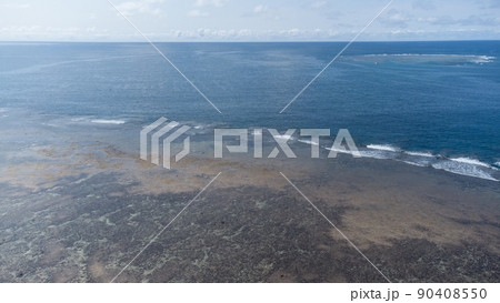 【空撮】石垣島 米原ビーチ 90408550