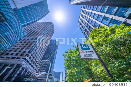 日本の東京都市景観　日本橋の交差点から街並みなどを望む＝5月29日 90408955