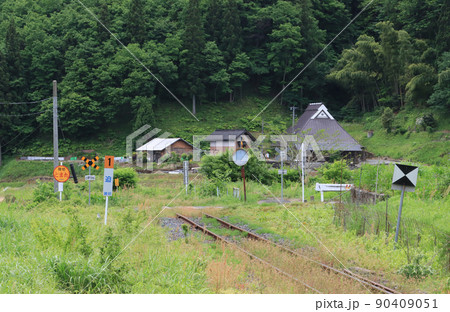 木次線 油木駅付近の線路と風景 木次線 油木駅付近の線路と風景 90409051