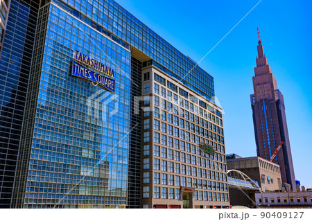 東京　新宿の都市風景　タカシマヤ タイムズスクエア　（JR側） 90409127