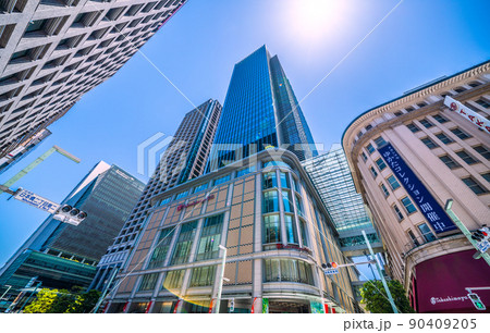 日本の東京都市景観 日本橋二丁目第二の交差点周辺の街並みなどを望む 日本の東京都市景観 日本橋二丁目第二の交差点周辺の街並みなどを望む 90409205