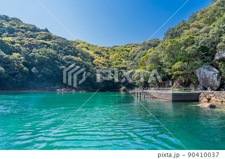 高知県土佐清水市　竜串湾の見残し海岸のグラスボートの船着場 90410037