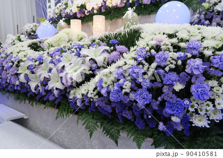カサブランカが入ったお洒落な花祭壇 カサブランカが入ったお洒落な花祭壇 90410581