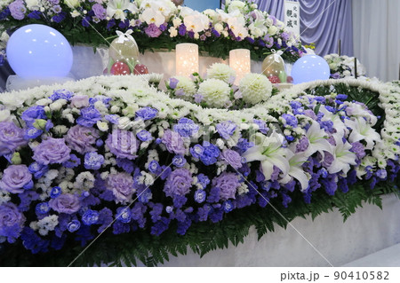 お洒落な花祭壇 90410582