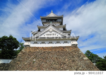 【福岡県】晴天下の小倉城天守閣 90411037