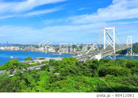 【福岡県】晴天下の関門海峡 90411061