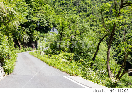 【国道157号】断崖絶壁の区間を行く 【国道157号】断崖絶壁の区間を行く 90411202