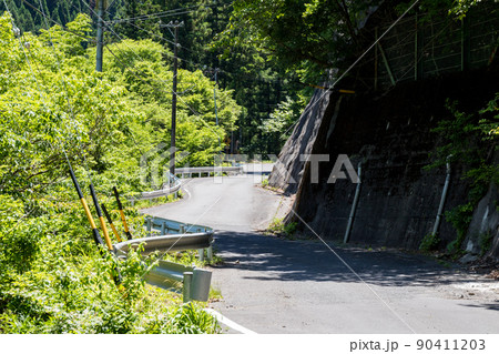 【国道157号】断崖絶壁の区間を行く 90411203