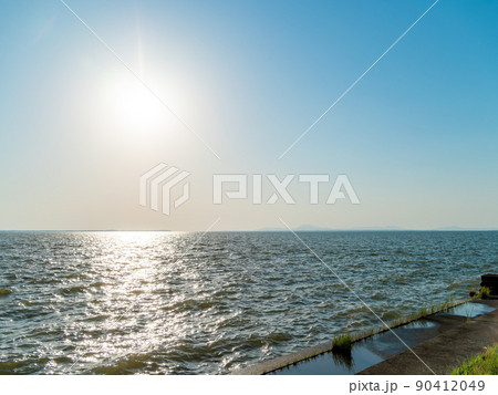 すがすがしい初夏の霞ヶ浦　天王崎公園から望む夕景 90412049