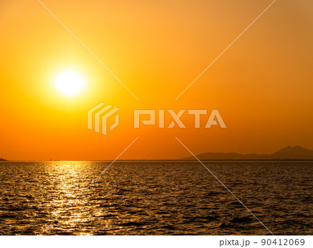 すがすがしい初夏の霞ヶ浦　天王崎公園から望む夕景 90412069