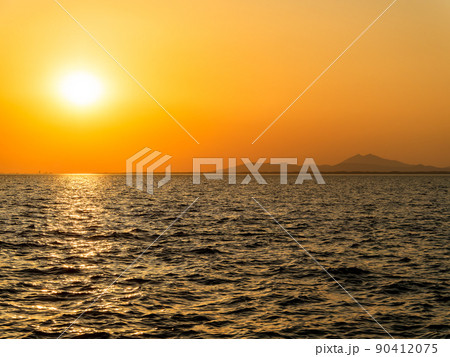 すがすがしい初夏の霞ヶ浦　天王崎公園から望む夕景 90412075