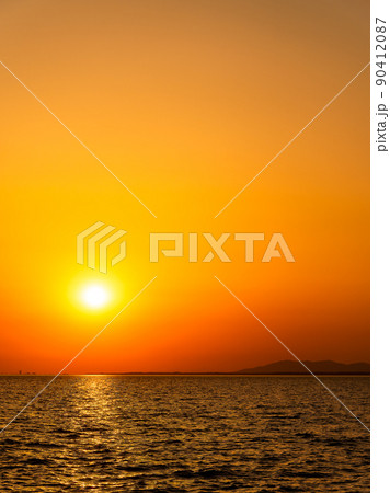 すがすがしい初夏の霞ヶ浦 天王崎公園から望む夕景 すがすがしい初夏の霞ヶ浦 天王崎公園から望む夕景 90412087