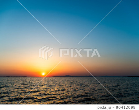 すがすがしい初夏の霞ヶ浦　天王崎公園から望む夕景 90412099