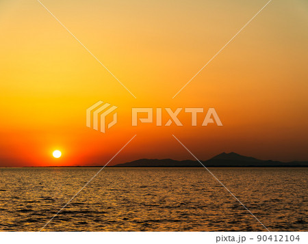 すがすがしい初夏の霞ヶ浦 天王崎公園から望む夕景 すがすがしい初夏の霞ヶ浦 天王崎公園から望む夕景 90412104