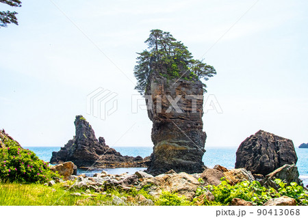 みちのく潮風トレイル　岩手県　田老の奇岩、三王岩 90413068