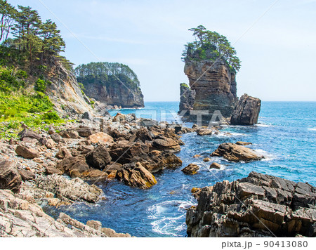 みちのく潮風トレイル　岩手県　田老の奇岩、三王岩 90413080