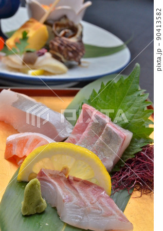 刺身の盛り合わせ　魚介料理 90413582