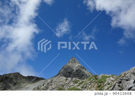槍ヶ岳、表銀座ルートの登山風景 90413608