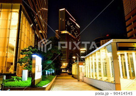 汐留巨大複合都市 シオサイトの超高層ビル群の夜景 汐留巨大複合都市 シオサイトの超高層ビル群の夜景 90414545