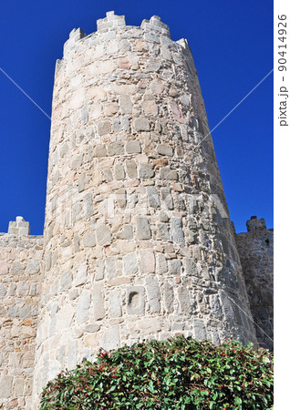 スペイン　アビラ　世界遺産　城塞都市　城壁と櫓 90414926