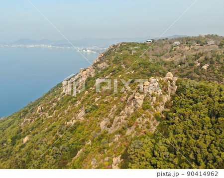 岡山県玉野市の王子が岳の展望台の空撮 90414962