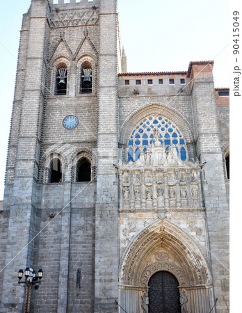 スペイン　アビラ　世界遺産　城塞都市　アビラ大聖堂 90415049