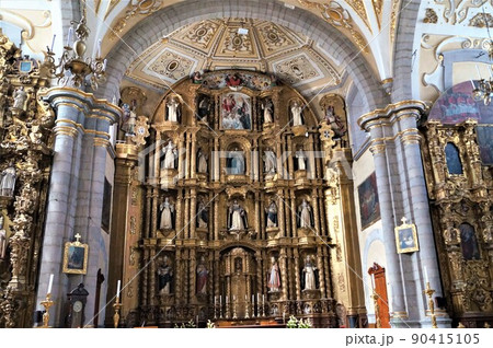 メキシコ プエブラ サント・ドミンゴ教会の祭壇 メキシコ プエブラ サント・ドミンゴ教会の祭壇 90415105