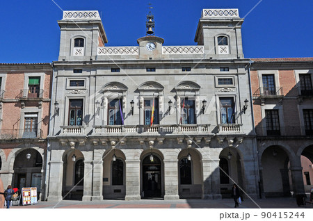 スペイン　アビラ　世界遺産　城塞都市　市役所 90415244