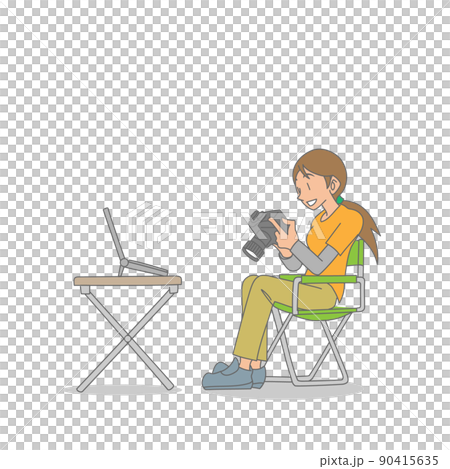 アウトドアでワーケーションする女性 90415635