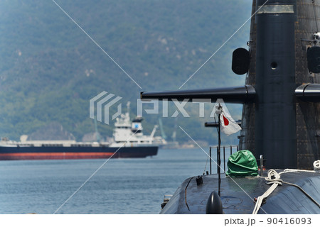 広島県呉市　アレイからすこじま　停泊する護衛艦・潜水艦 90416093