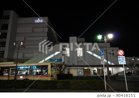 茅ヶ崎駅　夜の南口風景 90416151