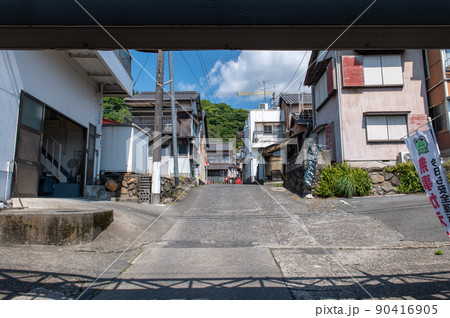 東海道の宿場町　由比　5月の風景 90416905
