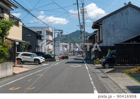 東海道の宿場町　由比　5月の風景 90416908