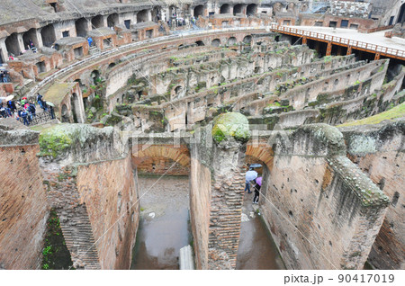 イタリア　ローマ　世界遺産　円形競技場・コロッセオ 90417019