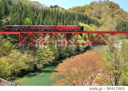 大又川橋梁を渡る「鉄の3兄弟」 大又川橋梁を渡る「鉄の3兄弟」 90417663