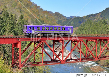 大又川橋梁を渡る秋田内陸縦貫鉄道AN-8802 90417664