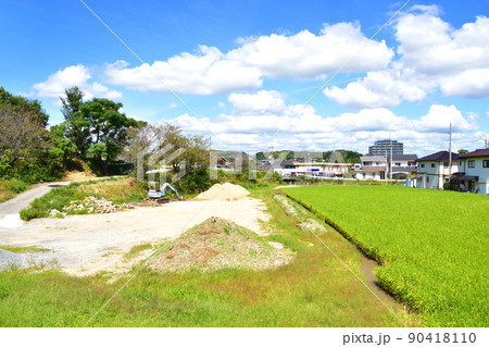 2021年。児島駅から岡山駅までの瀬戸大橋線の風景 90418110