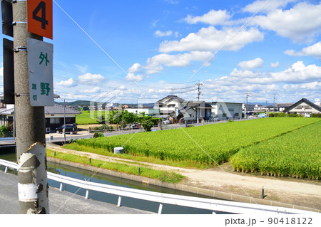 2021年。児島駅から岡山駅までの瀬戸大橋線の風景 90418122
