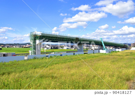 2021年。児島駅から岡山駅までの瀬戸大橋線の風景 90418127