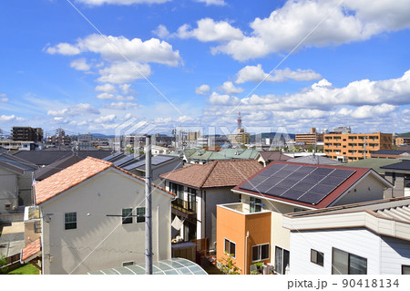 2021年。児島駅から岡山駅までの瀬戸大橋線の風景 90418134