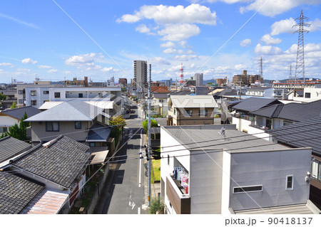 2021年。児島駅から岡山駅までの瀬戸大橋線の風景 90418137