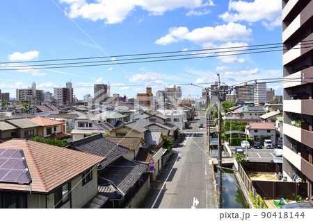2021年。児島駅から岡山駅までの瀬戸大橋線の風景 90418144