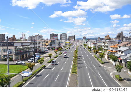 2021年。児島駅から岡山駅までの瀬戸大橋線の風景 90418145