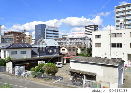 2021年。児島駅から岡山駅までの瀬戸大橋線の風景 90418153